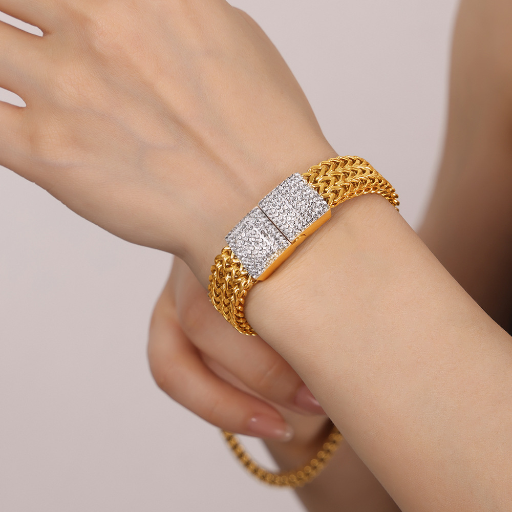 Elegant Gold Bracelet